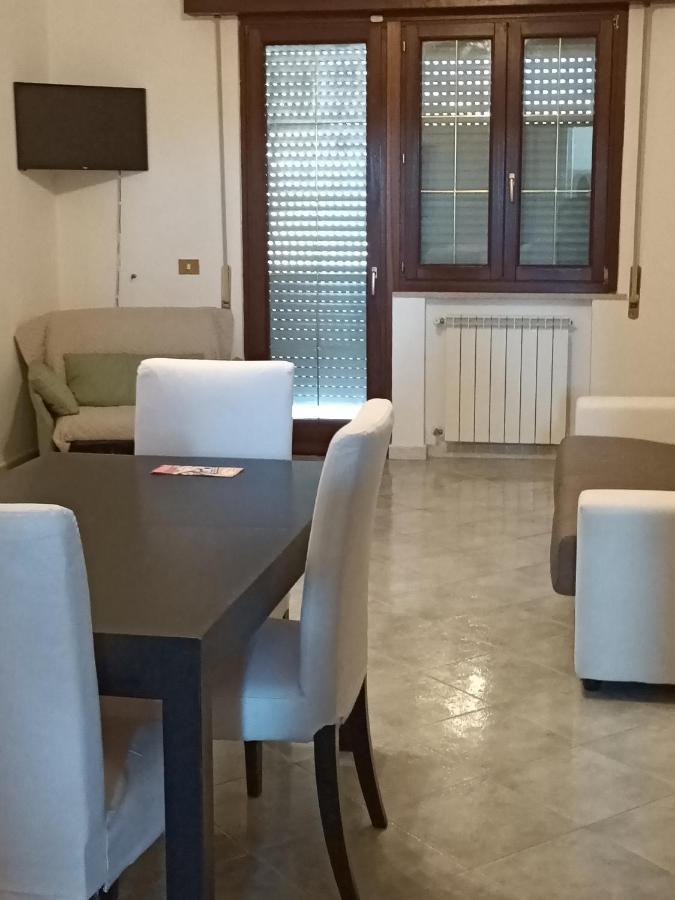King Suite - Intera Suite Vicino Aeroporto E Fiera Di Roma Fiumicino Zewnętrze zdjęcie